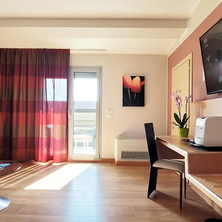 Relais Bellaria & Congressi سان لاتْسارو دي سافين